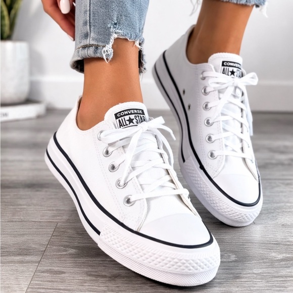 Converse Chuck Taylor Platform Low Top White Sneakers Women’s 9.5 NWT